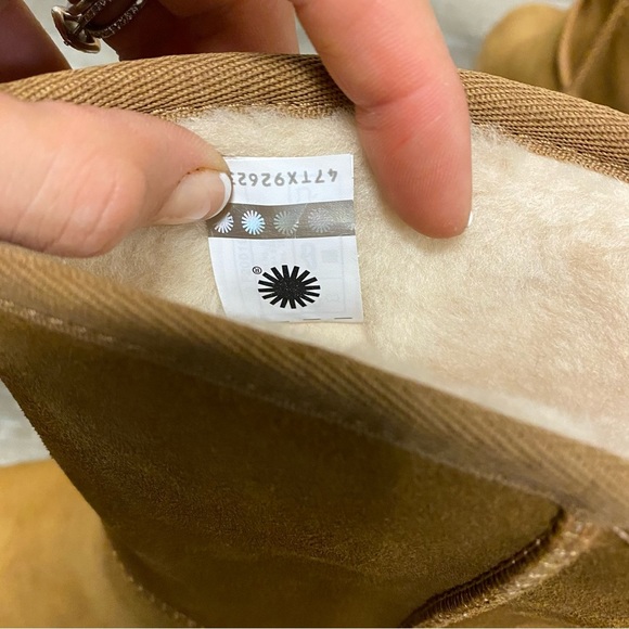 UGG | Classic Femme Short Boots In Chestnut NEW In Box - Picture 11 of 16